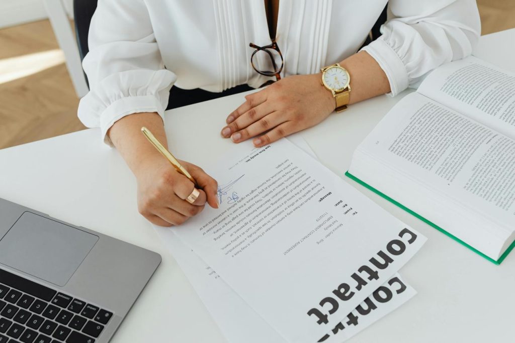 کار با ویزای ویزیتور و شرایط استخدام در فرانسه