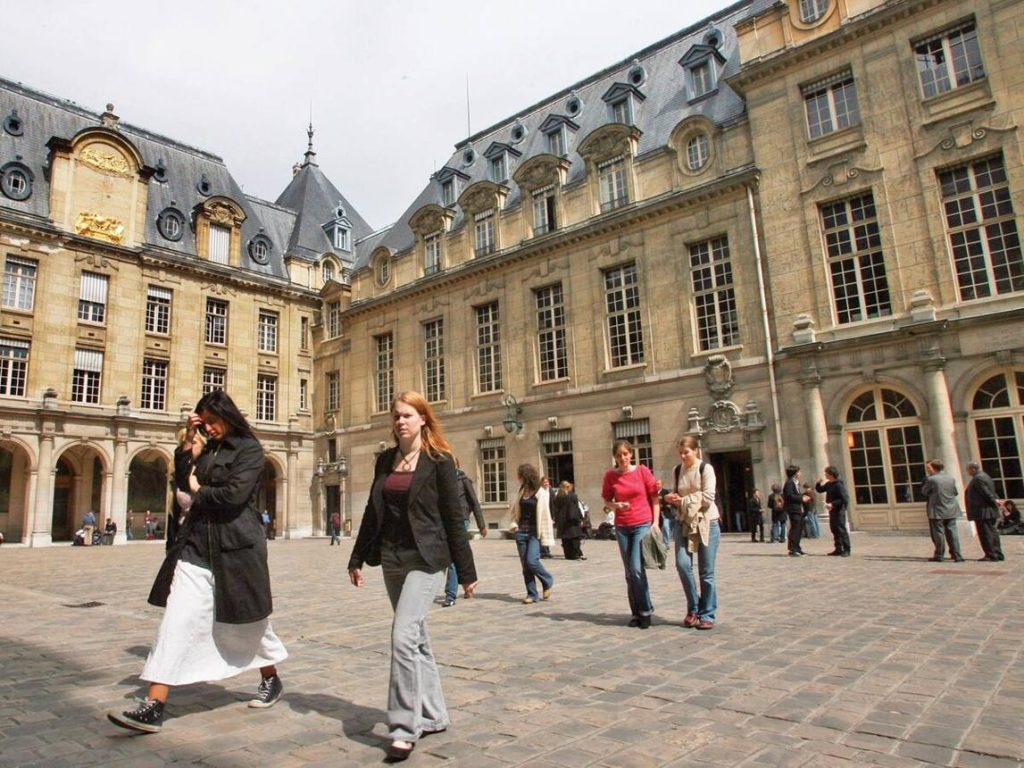 دانشگاه در فرانسه و شرایط تغییر اقامت Visitor به تحصیلی